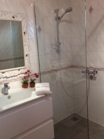 Villa Soraya , Quiet Location With Big Garden Near Beach And Old Town Of نيس المظهر الخارجي الصورة